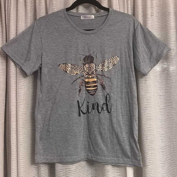 ‘Bee Kind’ Short Sleeve Graphic Tee 🐝 - Picture 7 of 7